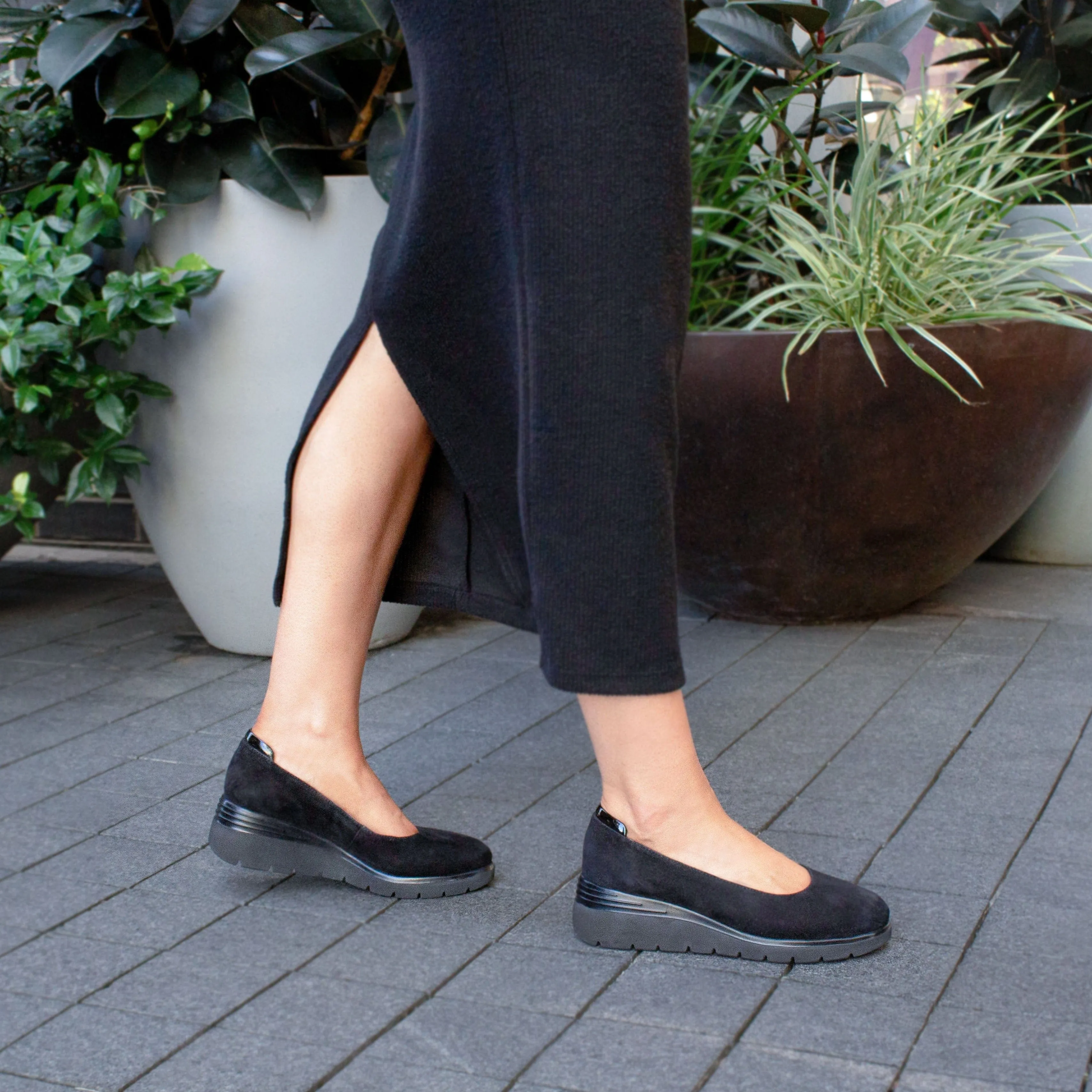 53701 Black Suede