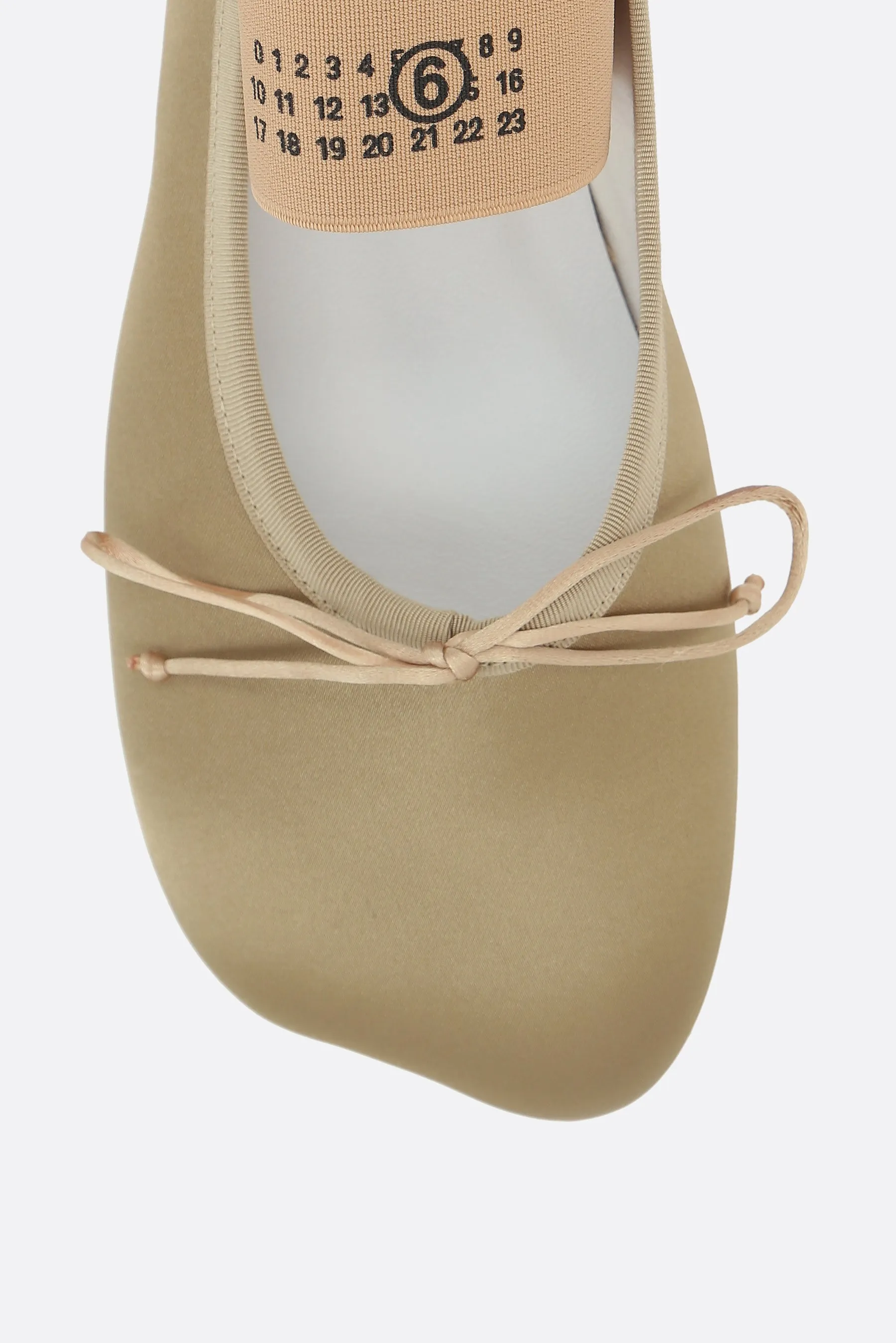 Anatomic ballerina in satin