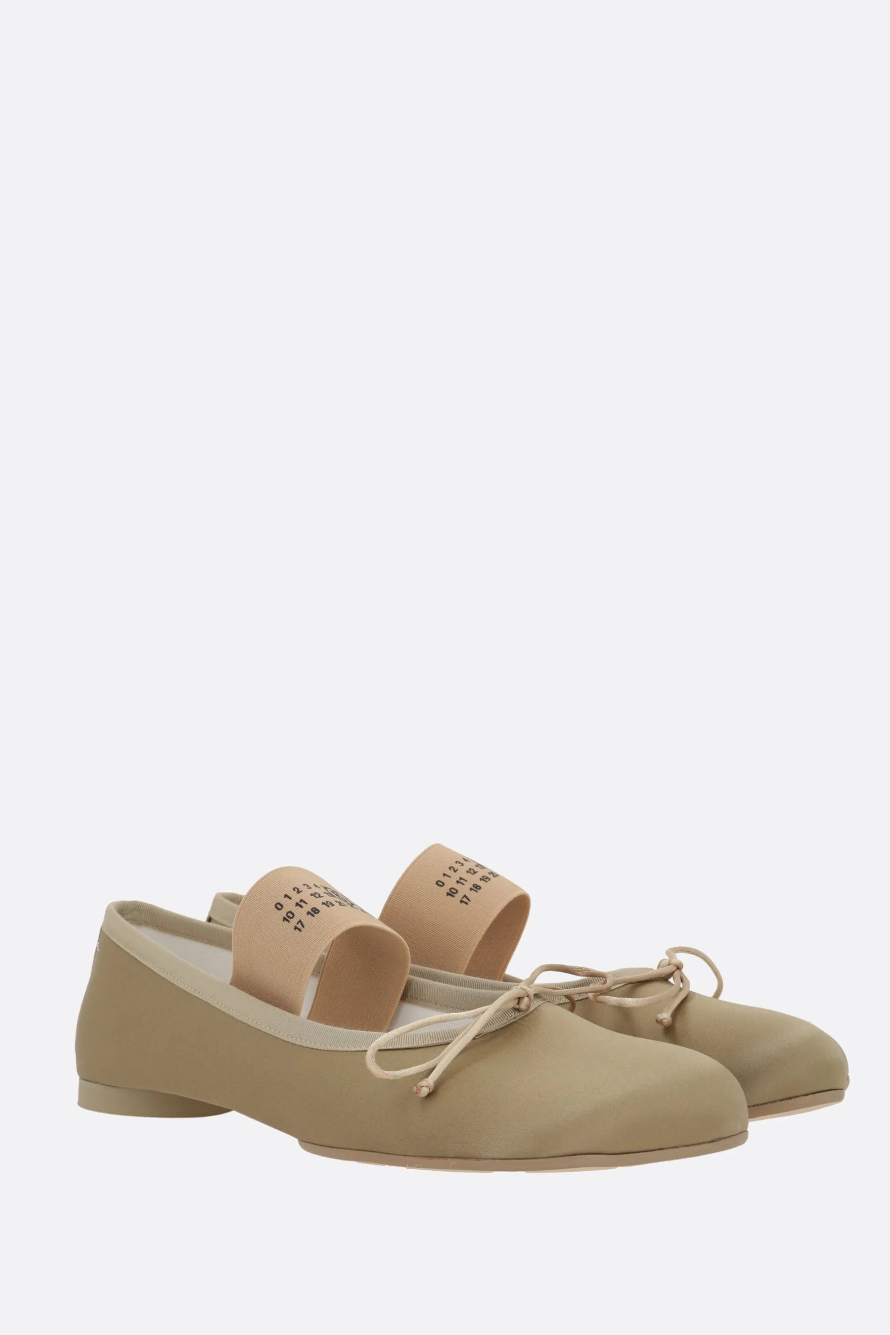 Anatomic ballerina in satin