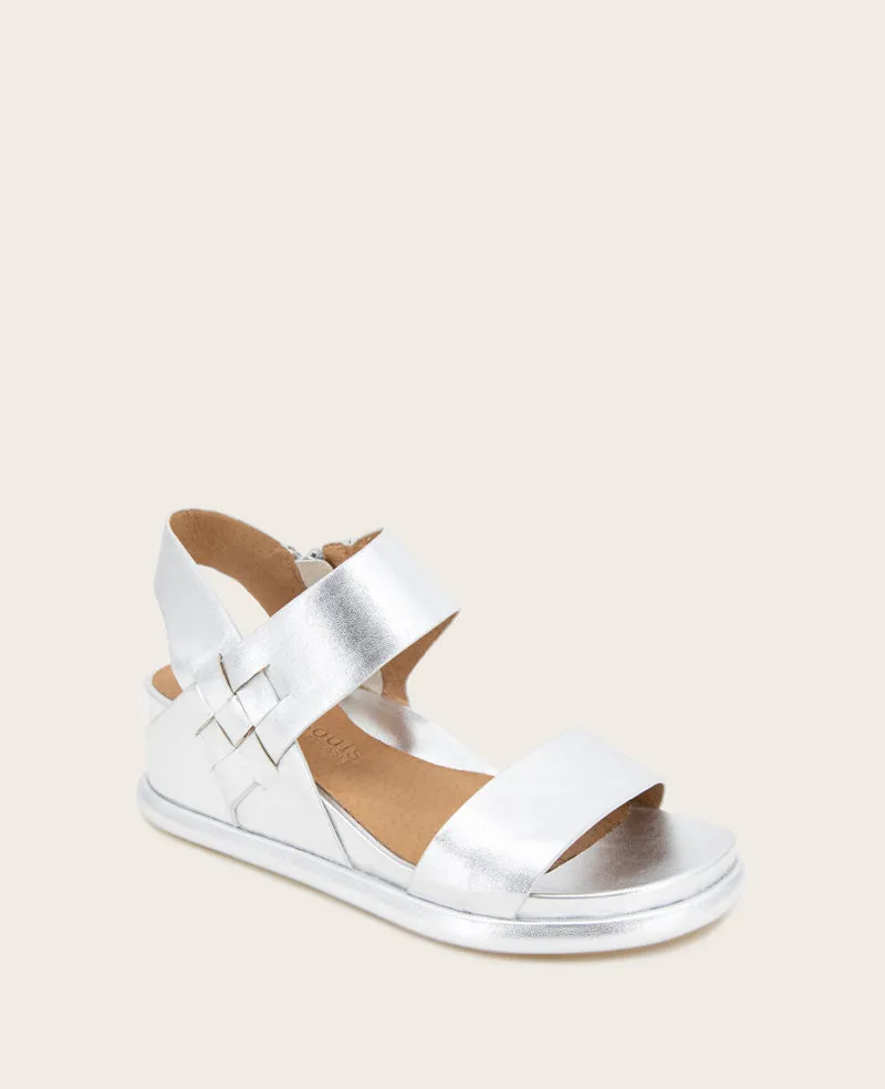 GENTLE SOULS - Jolisa Metallic Woven Detail Wedge