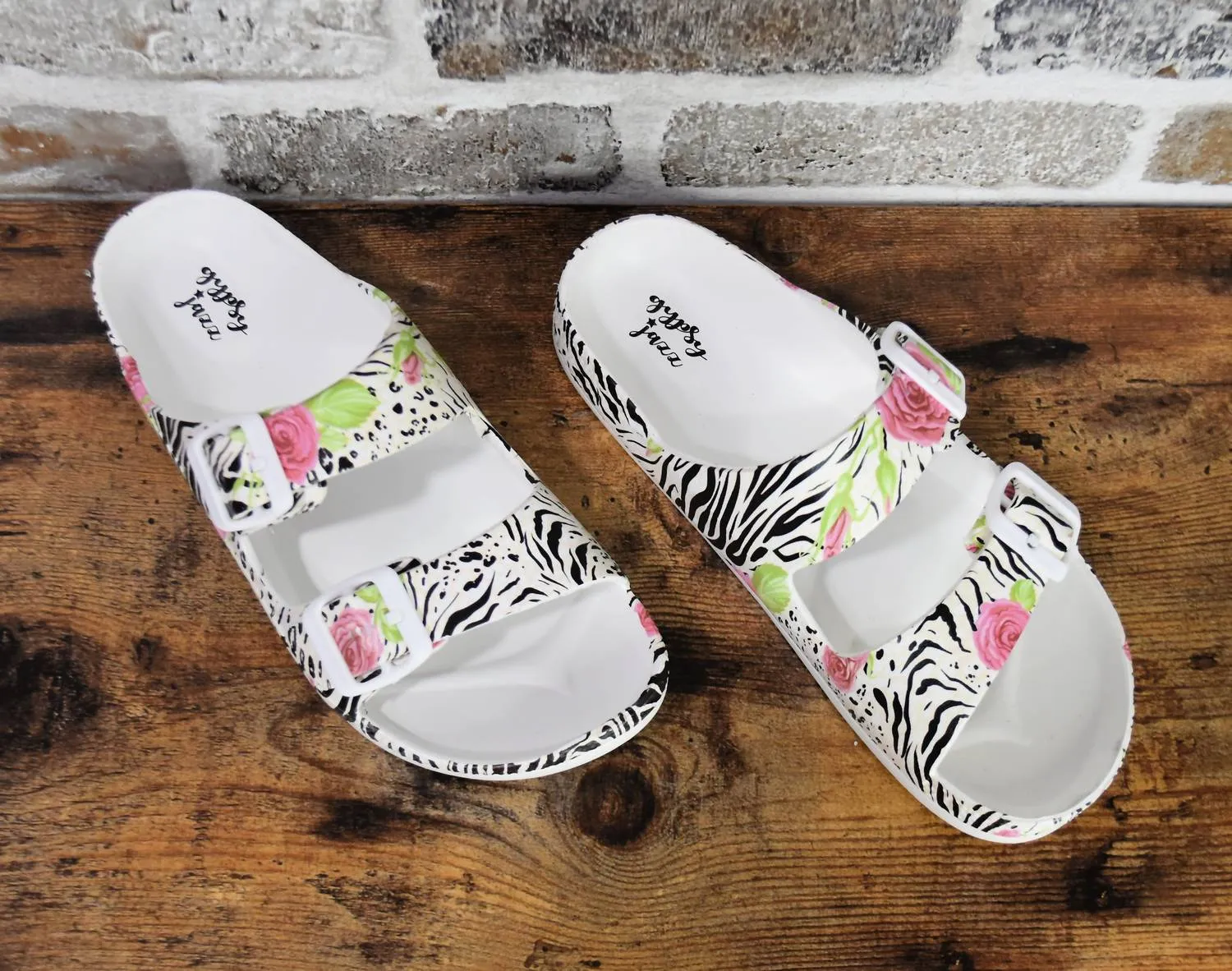 Gypsy Jazz Mama Mia Sandals In White/black/pink