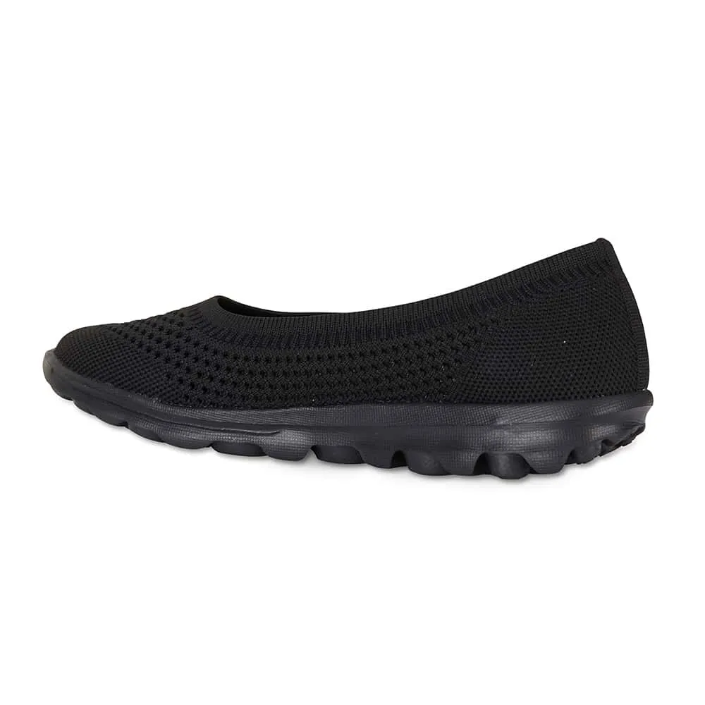 Hitch Sneaker in Black On Black Fabric