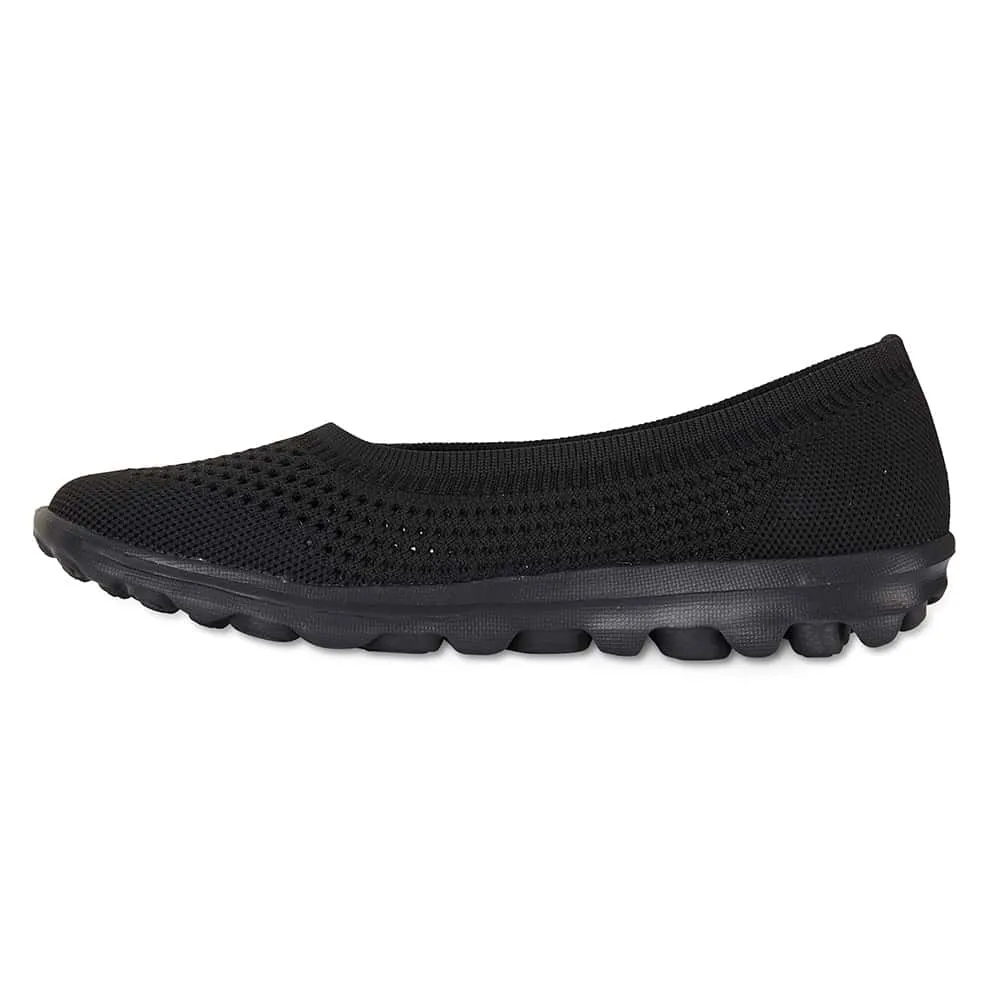 Hitch Sneaker in Black On Black Fabric