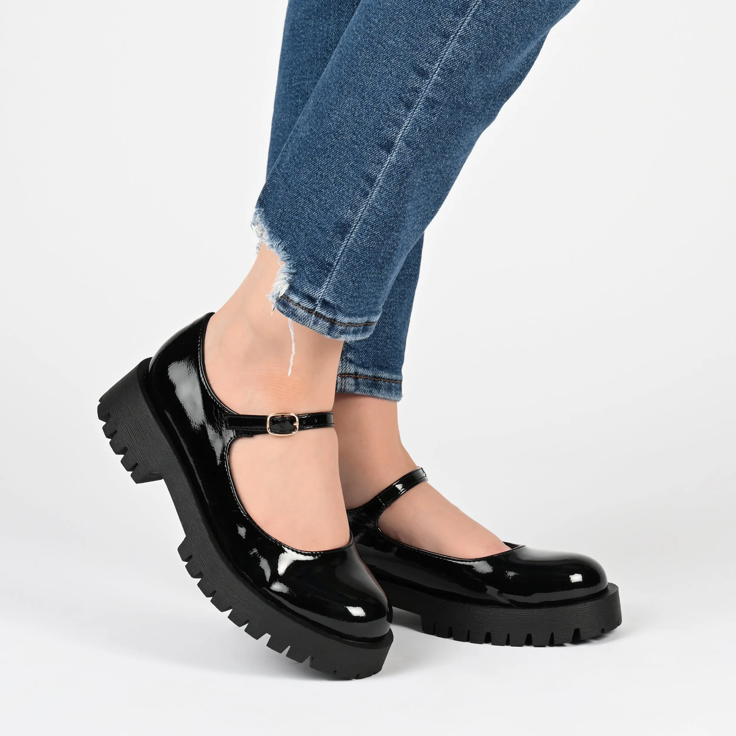 Journee Collection Women's Kamie Wide Width Flat