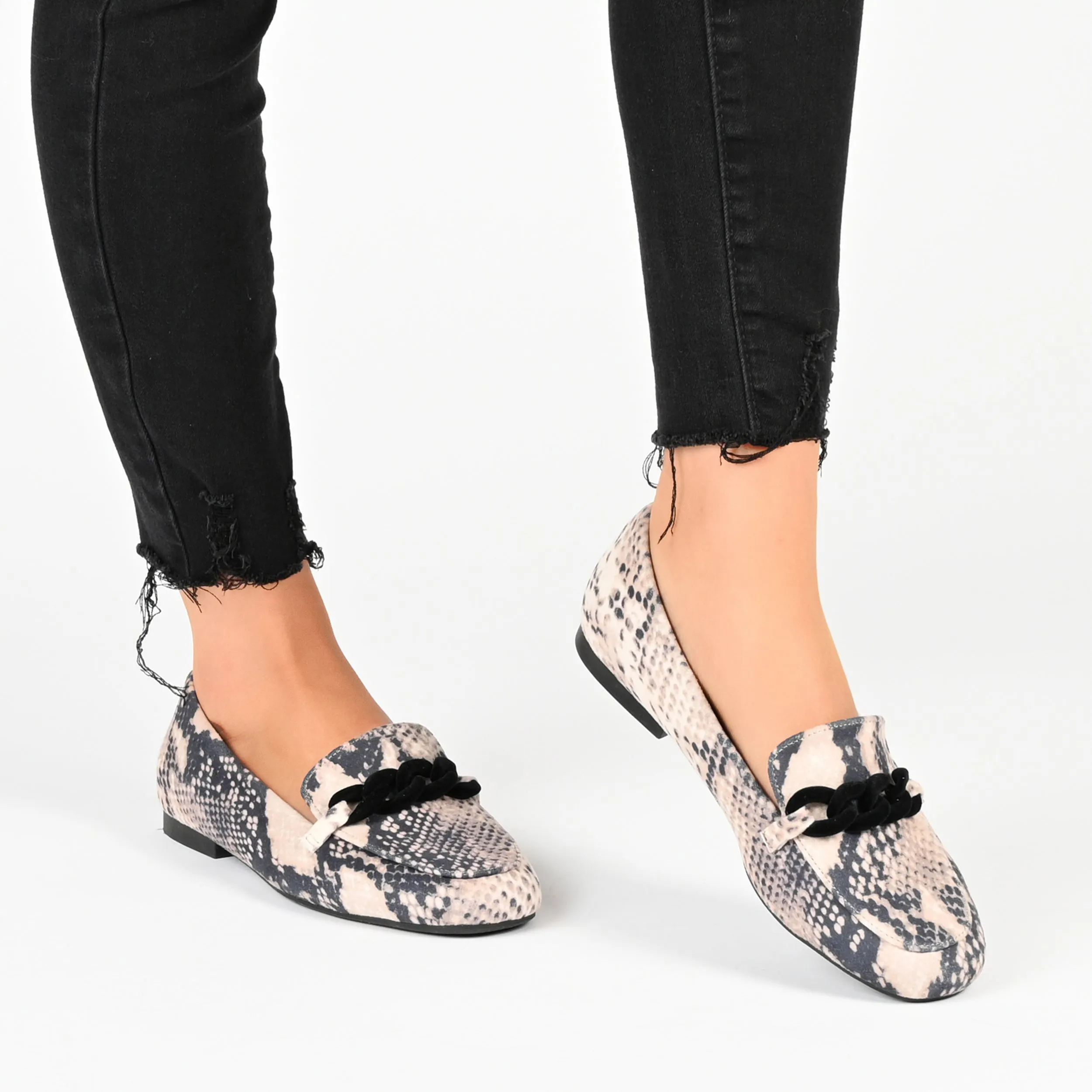 Journee Collection Women's Tru Comfort Foam Wide Width Cordell Flat