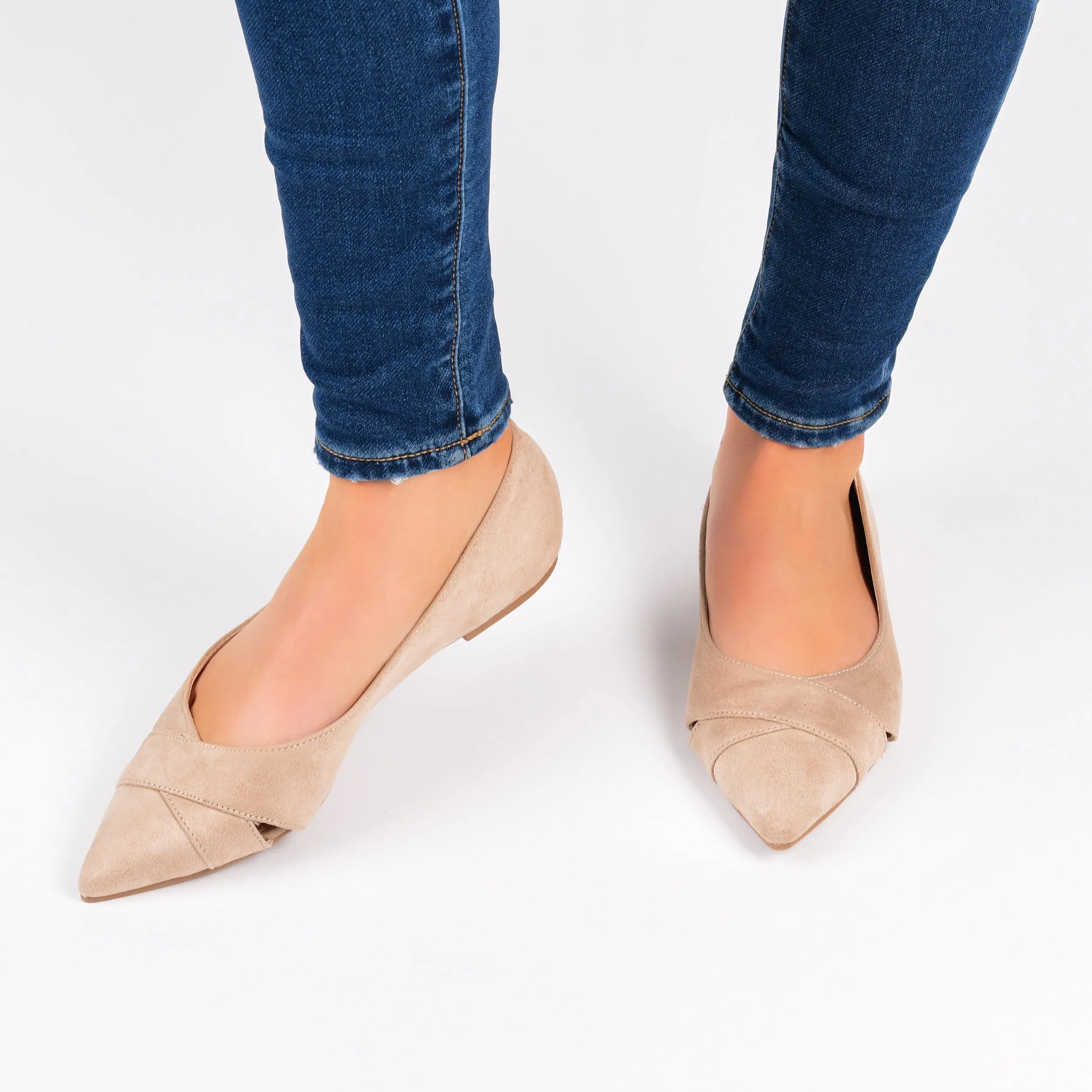 Journee Collection Women's Winslo Flat