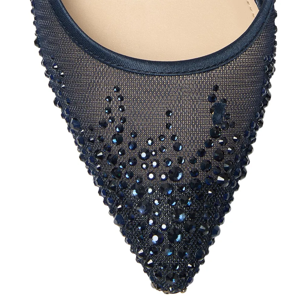 Nazaria Heel in Navy
