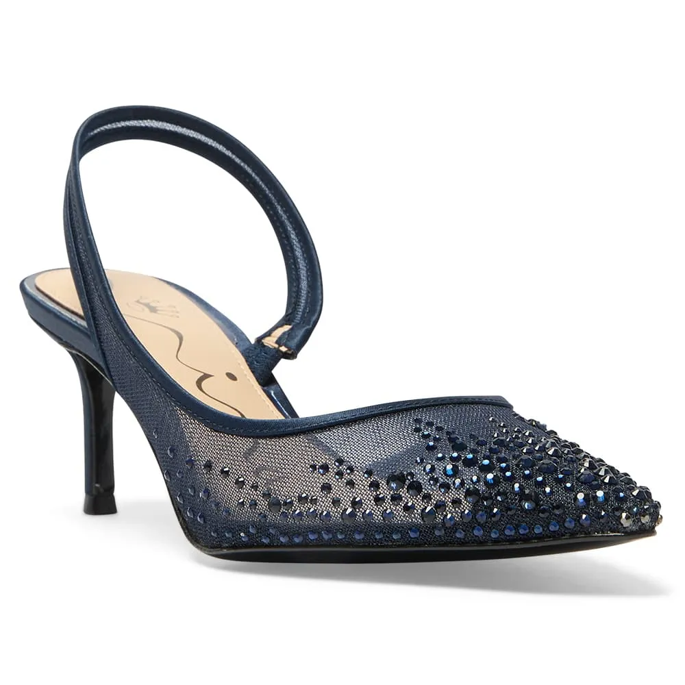 Nazaria Heel in Navy