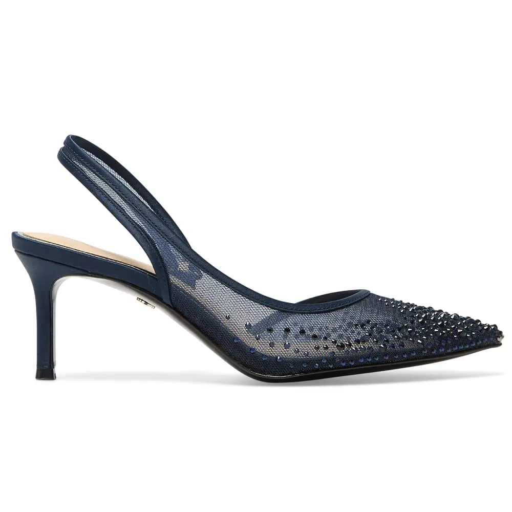 Nazaria Heel in Navy