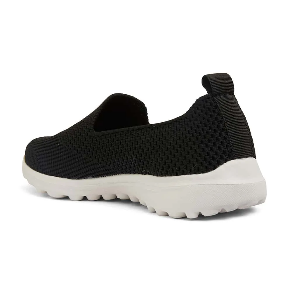 Peak Sneaker in Black