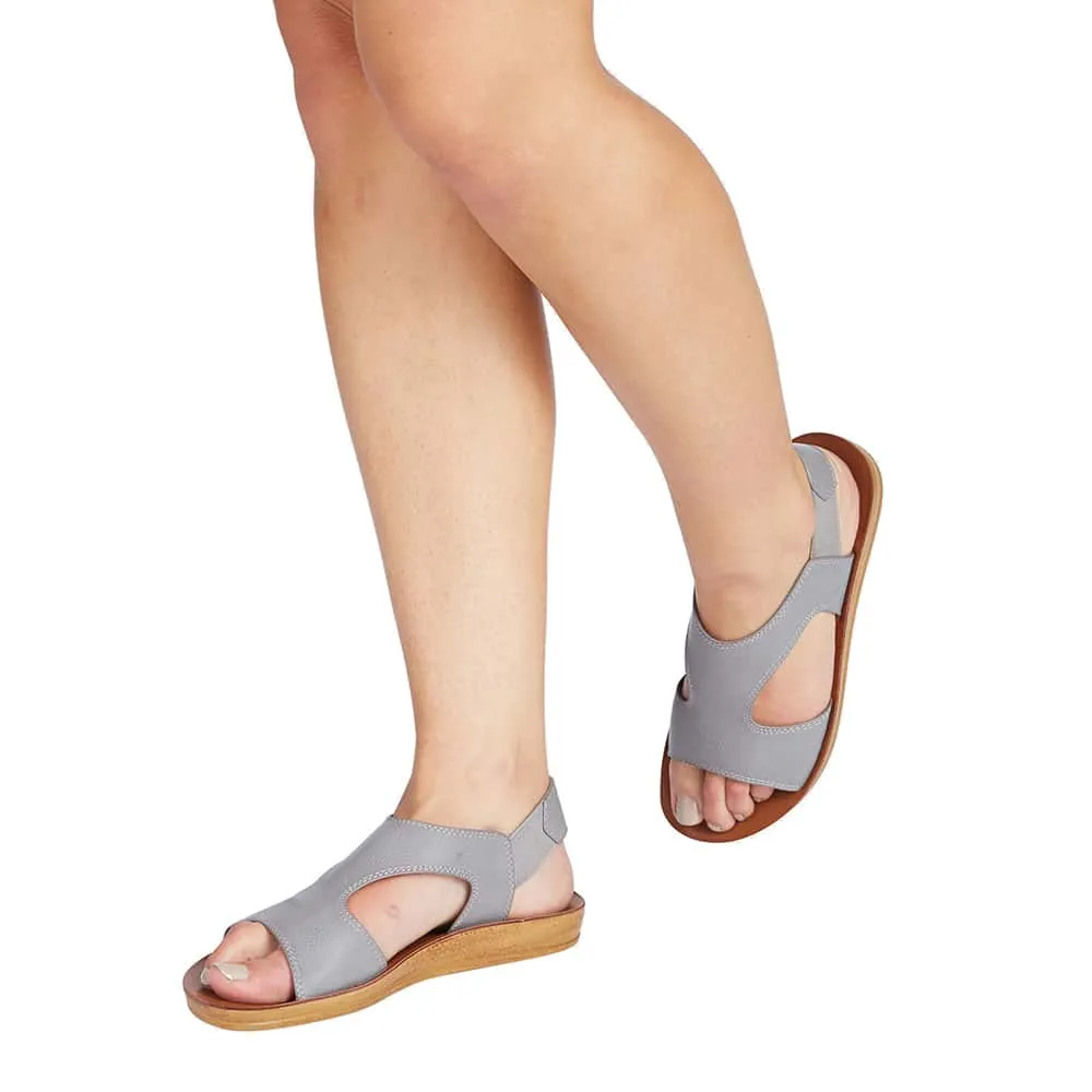 Reigan Sandal in Light Grey Smooth