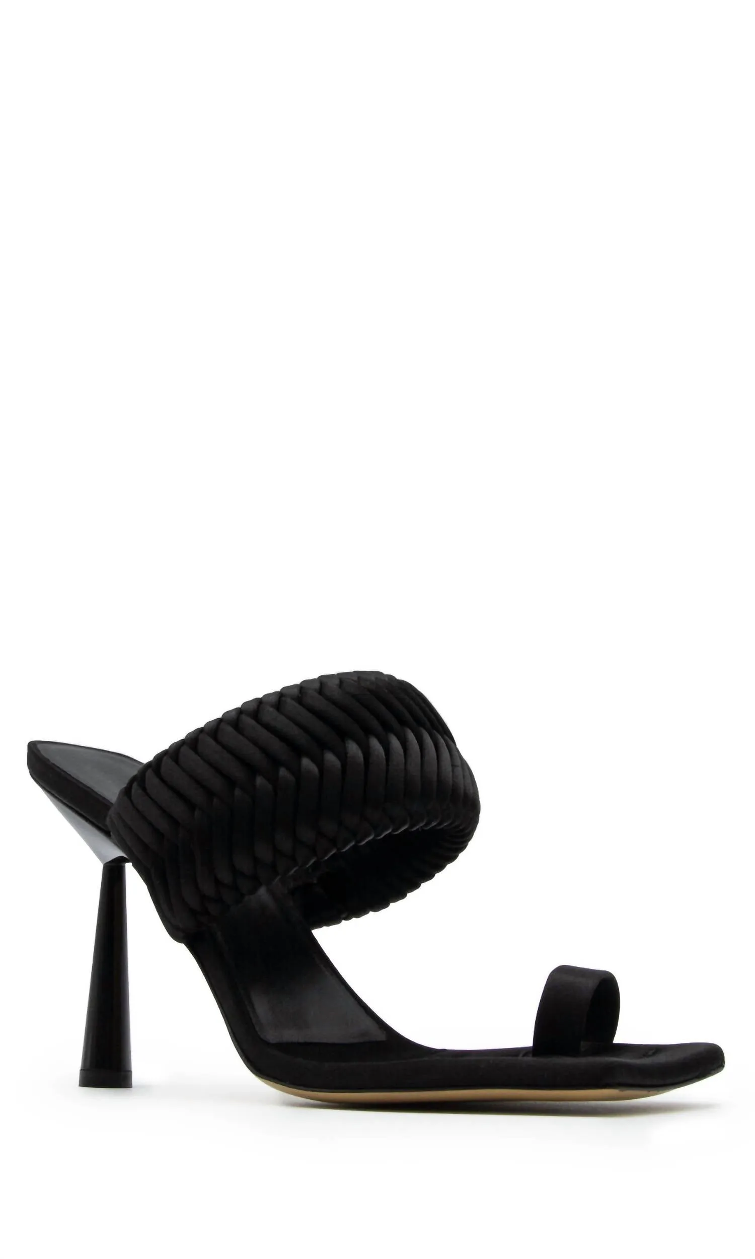 Toe Ring Sandals In Black