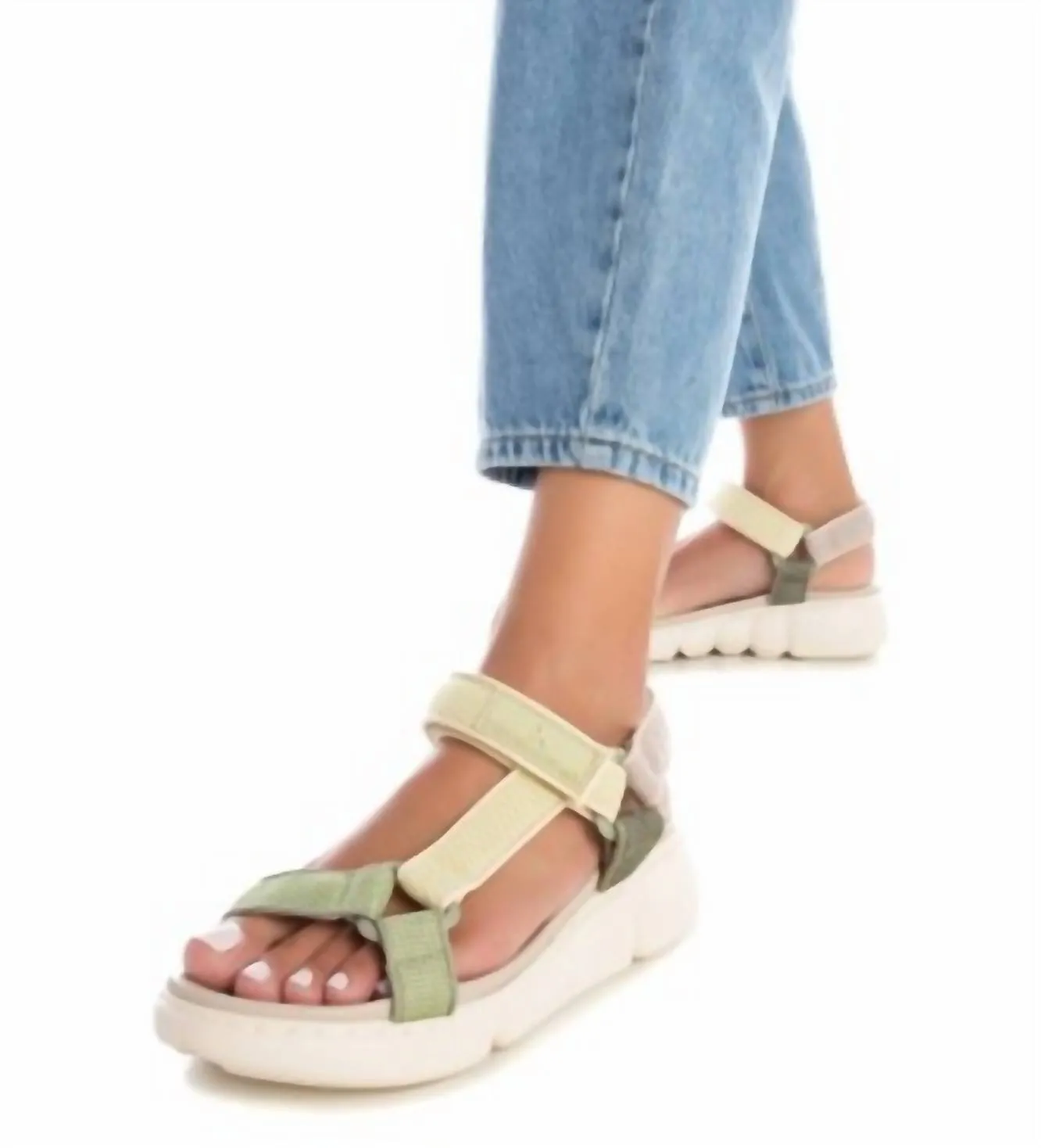 Women's Flat Sandals In Kakhi