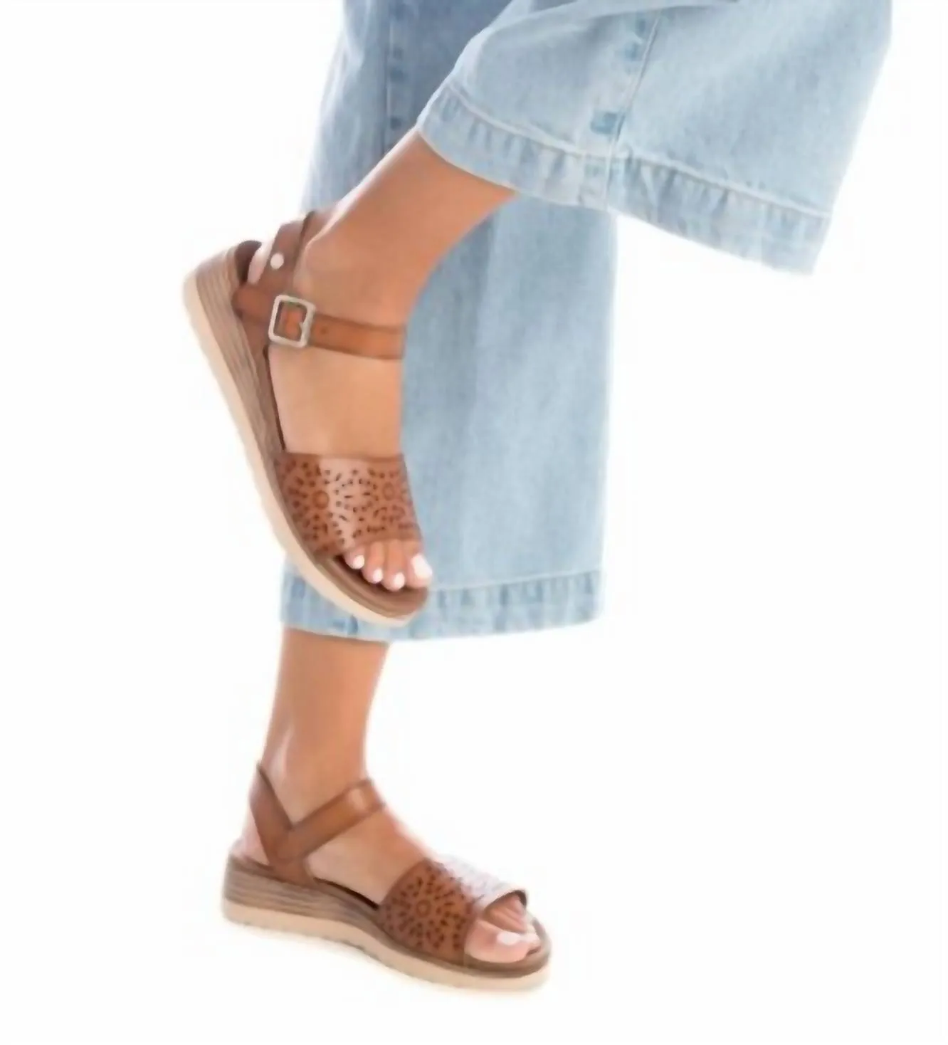 Women's Low Wedge Sandals In Taupe