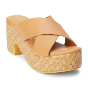 Women's Nellie Sandal In Tan