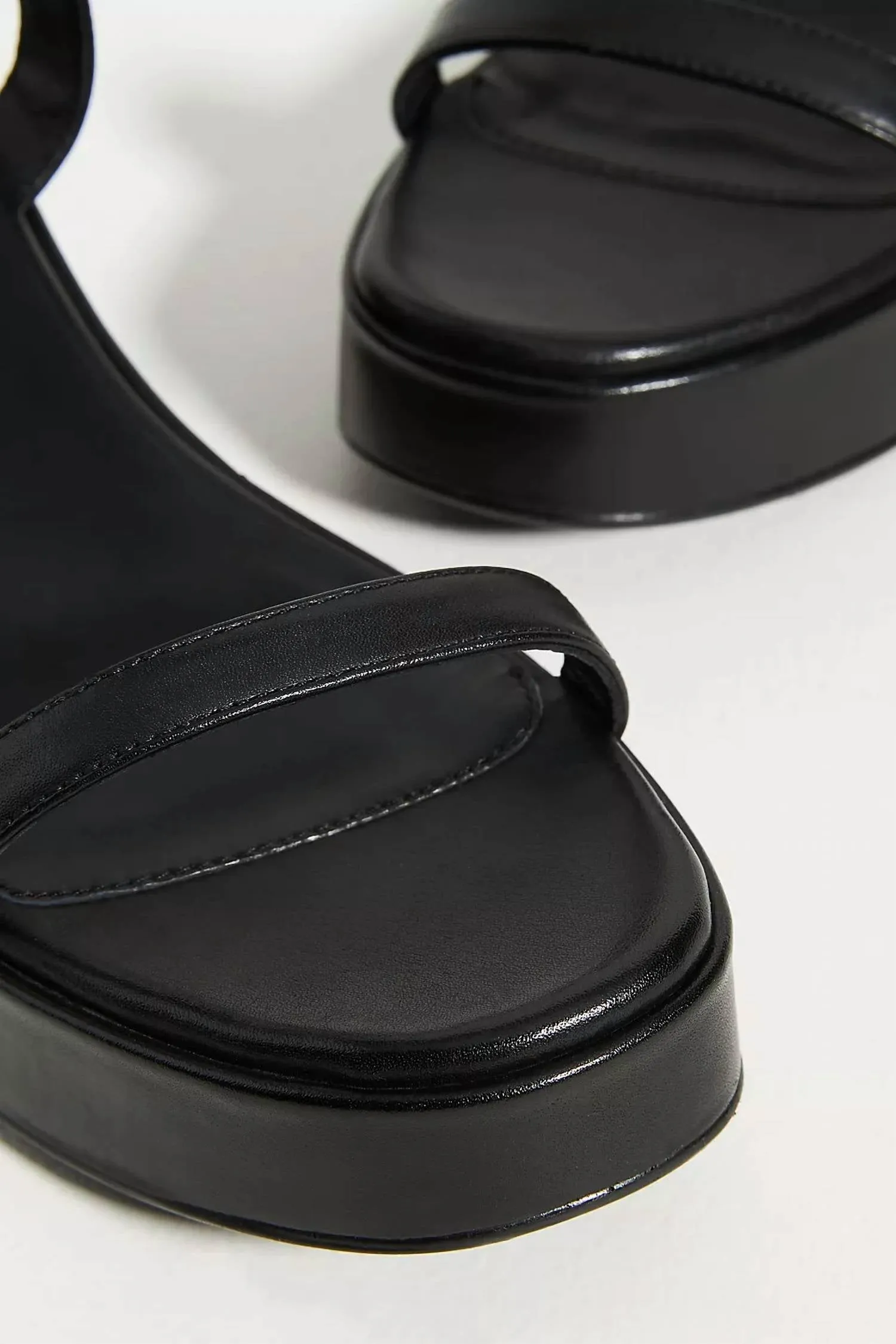 Women's Rest Assured Leather Sandal In Black